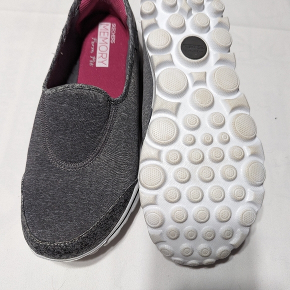 Like new Sketchers memory foam slip on sneakers walking shoes size 11 - Picture 2 of 4